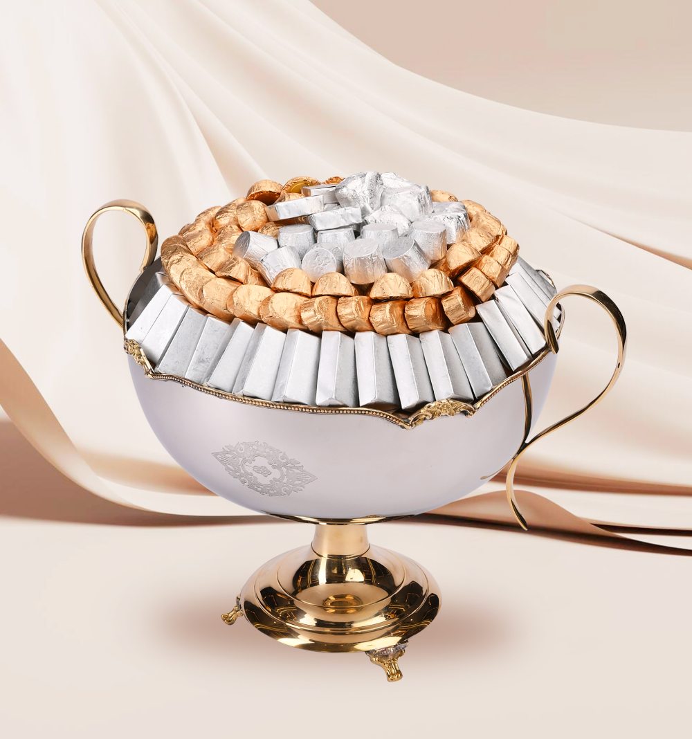 Composition de chocolats avec praline aux éclats de pistache